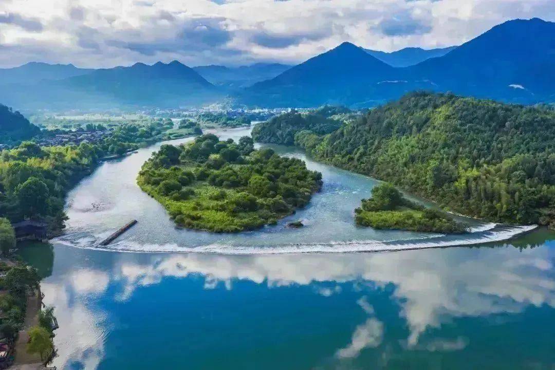 丽水_2025年新澳门和香港天天免费精准大全,陷阱摸索精选解析、解释与落实