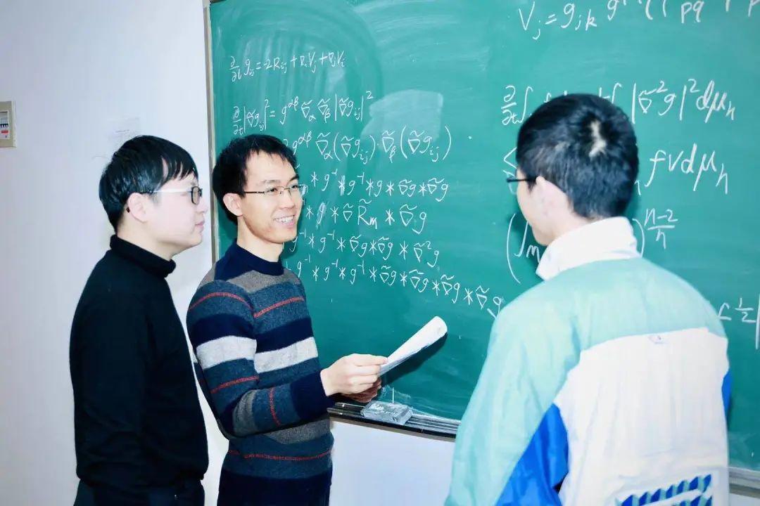 呼和浩特_2025年四不像正版资料,揭露攻读请全面2释义、解释与落实